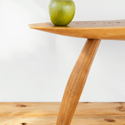 minimal-abstract-concept-apple-table